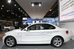 Wzrost sprzedaży nowych, mniej używanych aut z zagranicy