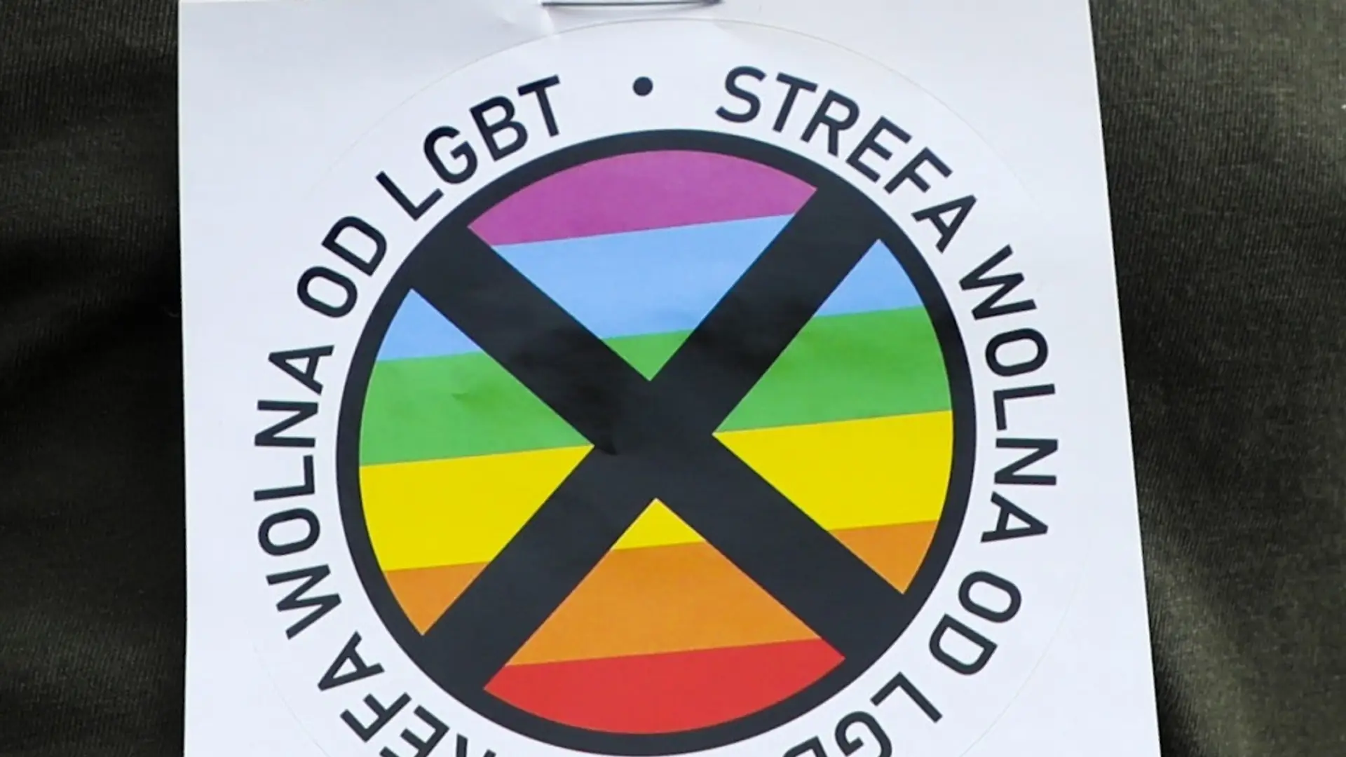 Polskie miasta "anty-LGBT” stracą pieniądze z Unii. "Homofobia się nie opłaca"