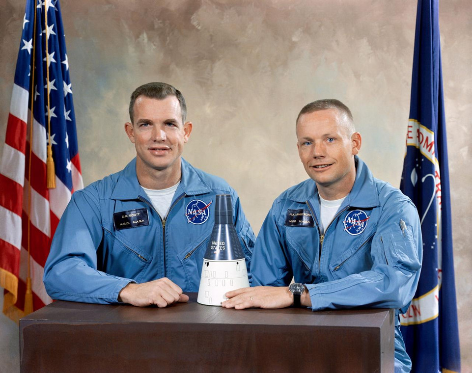 Dowódca Neil Armstrong i pilot David R. Scott — załoga misji Gemini-8