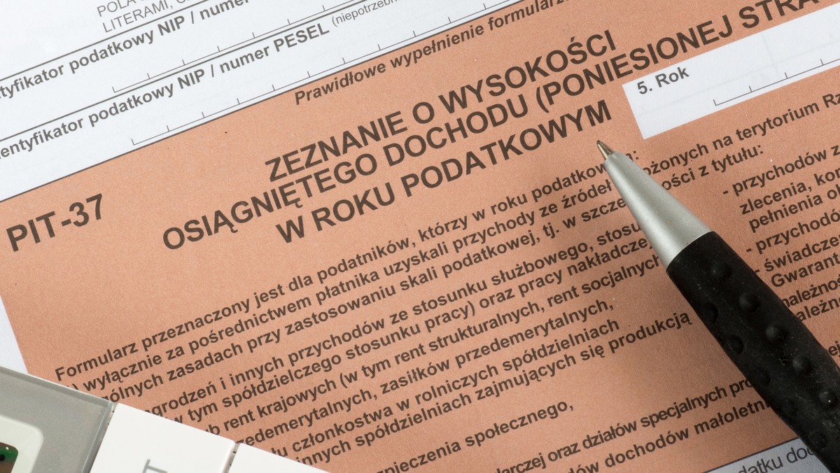 Każdego roku tysiące podatników spóźnia się z wysłaniem PIT na czas. Tych, którzy nie zrobią tego szybko, może czekać nawet kilkadziesiąt tysięcy złotych grzywny. Pozostali mogą jeszcze rozliczyć się z fiskusem, wraz z wyrażeniem tzw. czynnego żalu.