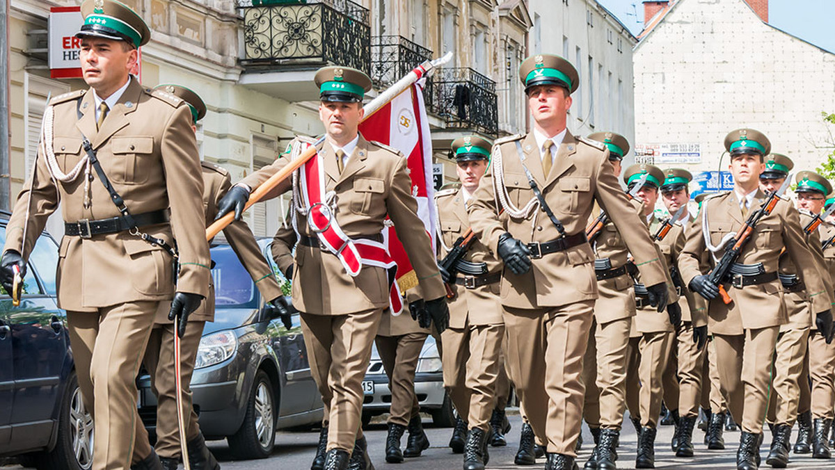 Ponad 140 osób przyjmie do pracy na polsko-rosyjskiej granicy Warmińsko-Mazurski Oddział Straży Granicznej w Kętrzynie. Tak duży nabór funkcjonariuszy ma związek z rosnącym od ponad dwóch lat tzw. małym ruchem granicznym z obwodem kaliningradzkim.