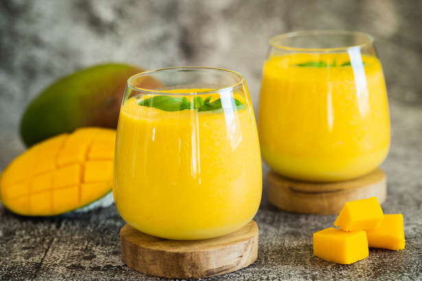 Mango lassi ma sporo witaminy C i błonnika.