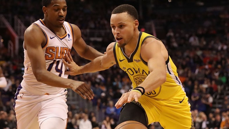 Steph Curry dropped 34 points to lea the Warriors to victory [NBA]