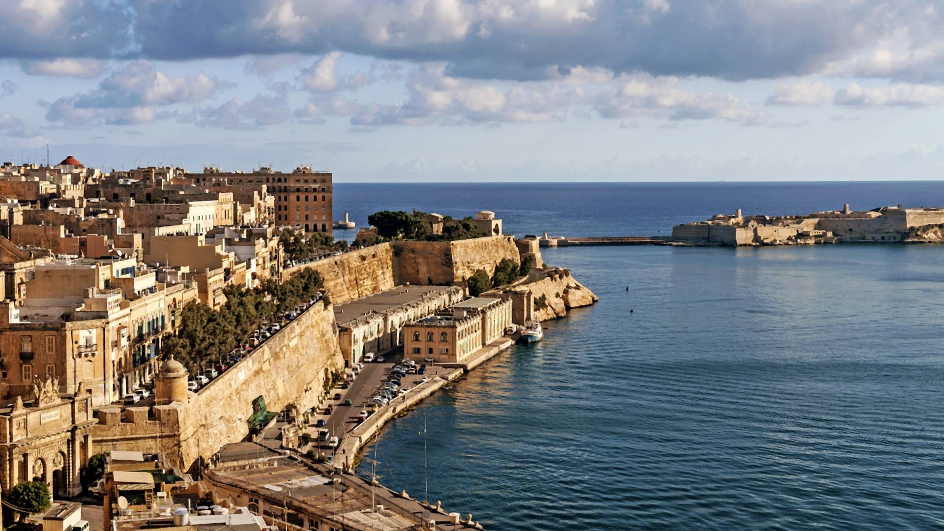 Malta plaća turistima da dođu ove sezone - proverili smo koliko su dobre njihove plaže