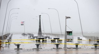 Sandy przestał straszyć, Grecja nie