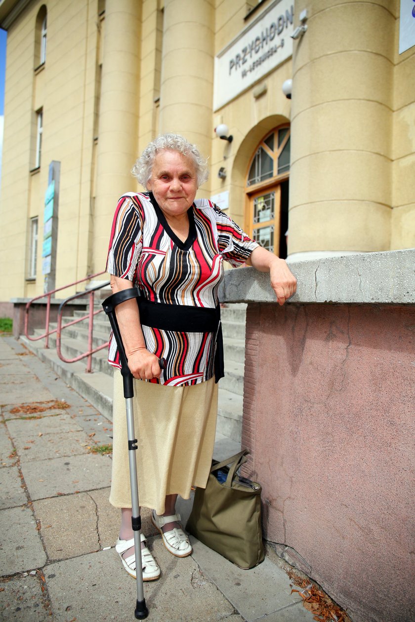 Tak Beata Szydło dba o mamę. Rządową kolumną na badania