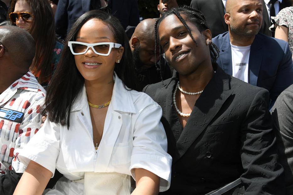 Rihanna igazi kismama istennőként jelent meg a milánói divathéten 