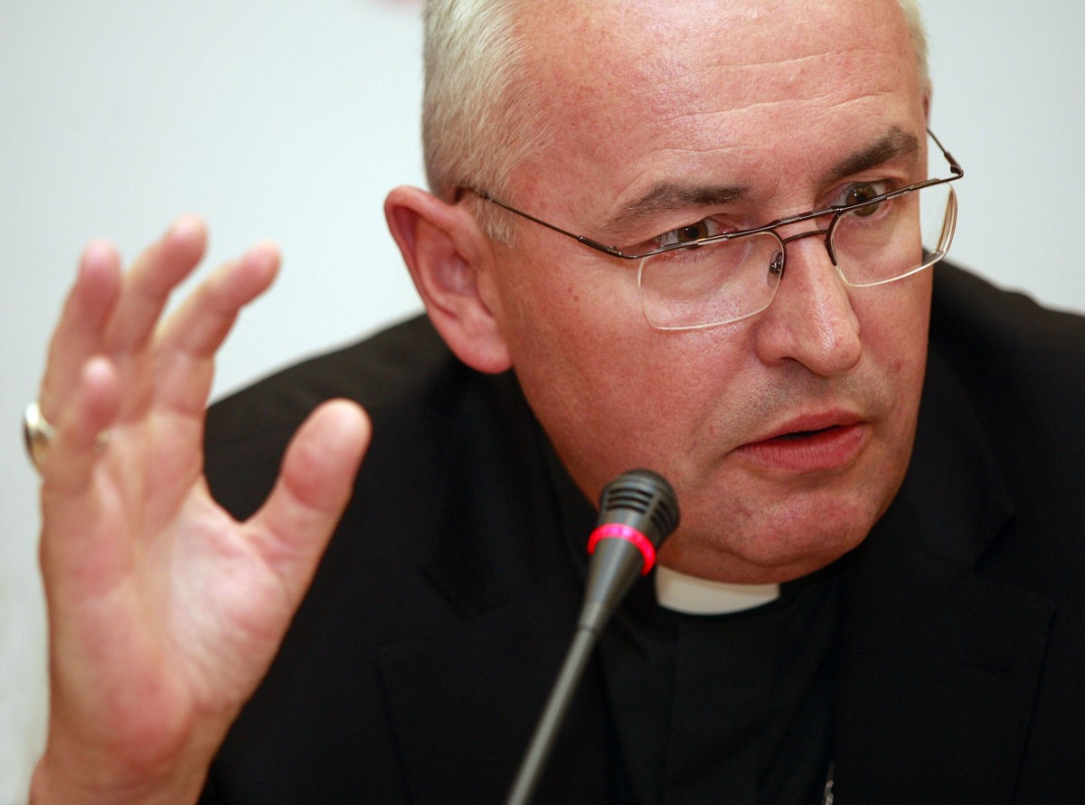 Biskup Piotr Jarecki