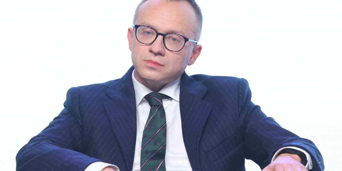 Wiceminister finansów Artur Soboń zapowiada duże oszczędności.