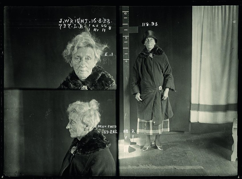 Dženet Rajt iz Pedingtona držala je prljavu "kliniku" u istočnom predgrađu Sidneja i bila je specijalizovana za tinejdžerke, optužena je za ubistvo 19-godišnje devojke koja je umrla od trovanja krvi