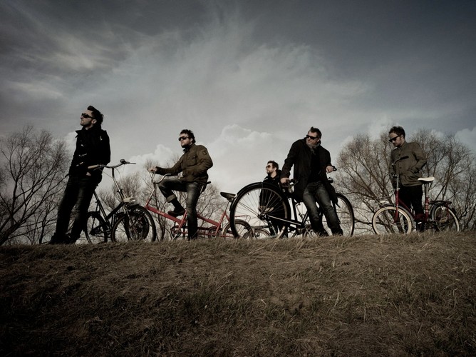 Sesja promocyjna do wydanego w 2011 roku albumu 'Nieważne jak wysoko jesteśmy'