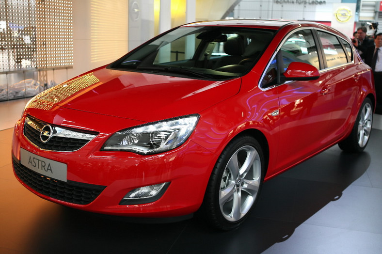 Opel Astra prezentowany podczas wrześniowego salonu motoryzacyjnego we Frankfurcie. For. Bloomberg