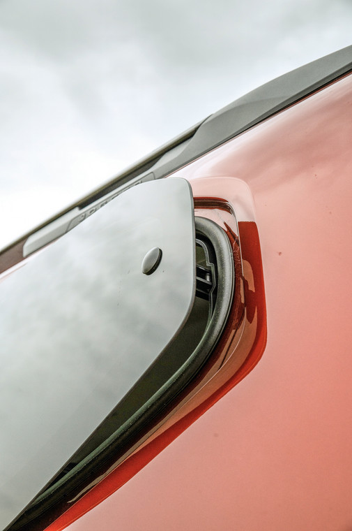Dacia Jogger 2022: uchylne tylne okna boczne to znak rozpoznawczy siedmioosobowej wersji. Bardzo przydatne.