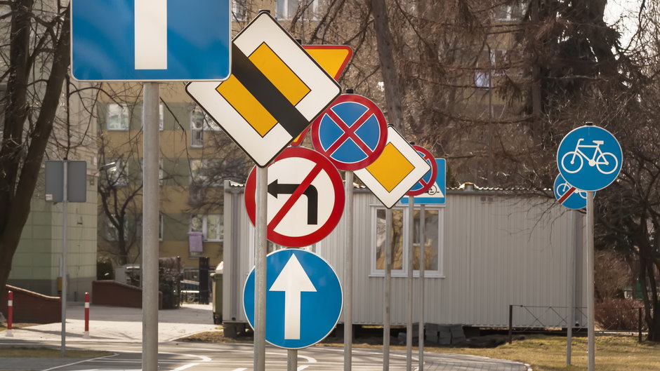 Znaki drogowe (ilustracyjne)