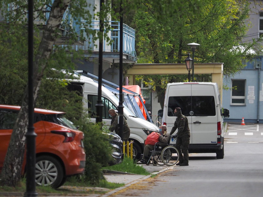 Pensjonariusze DPS w Kleszczowie wracają do domu