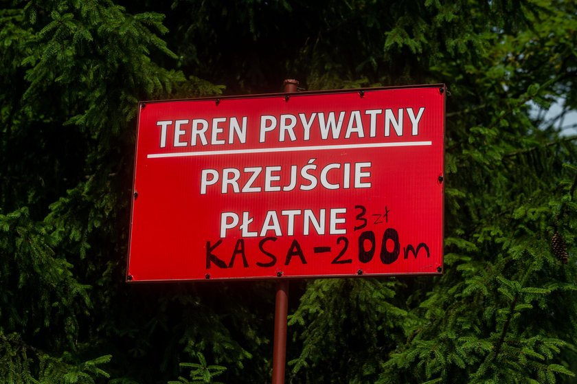 Górale pobierają opłaty za przejście ścieżką na Gubałówkę