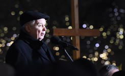 Kontrmanifestacja zagłuszyła Jarosława Kaczyńskiego podczas miesięcznicy. 'Katastrofa to nie zamach'