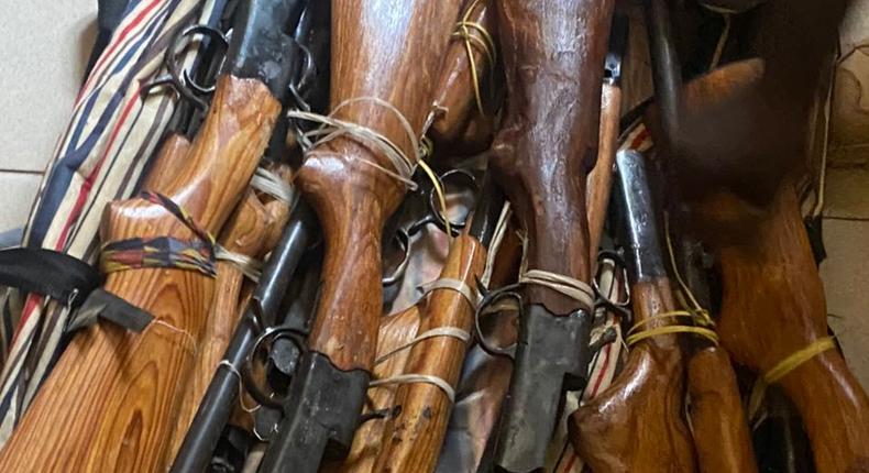 Criminalité faunique  neuf fusils et une peau de léopard saisis à Kolda (2)