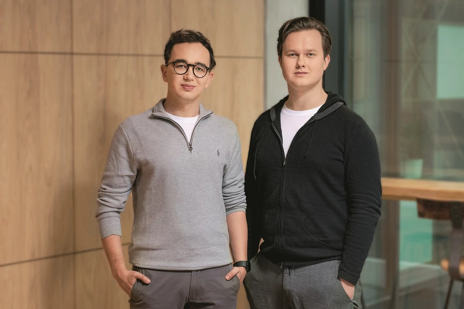 Przemysław Kowalczyk (z lewej) i Szymon Sypniewicz próbowali sił w różnych biznesach, ale odnaleźli się dopiero w świecie krypto. Ich „PayPal dla kryptowalut” szybko zbliża się do statusu jednorożca