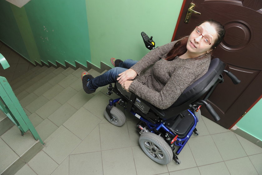 Złodziej ukradł podjazd dla jej wózka inwalidzkiego