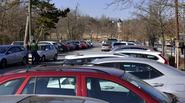 Fizetős lesz a parkolás a Normafánál, de lesznek kivételek / Fotó: MTVA/Jászai Csaba