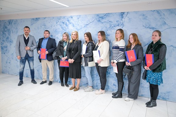 Nova grupa medicinskih radnika iz dijaspore se vratila u srpske domove zdravlja i bolnice, Lončar: Briga o ljudima je naš prioritet