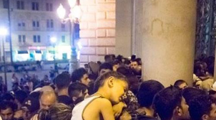 Horroréjszaka a Keletiben - Menekültek, tömeg, remény - Fotók!
