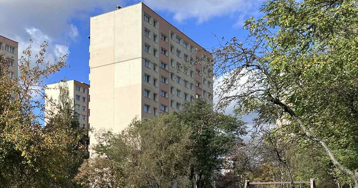 Spółdzielnia rozkleiła komunikat o bonie ciepłowniczym na klatkach. Mieszkanka: "to niesprawiedliwe"