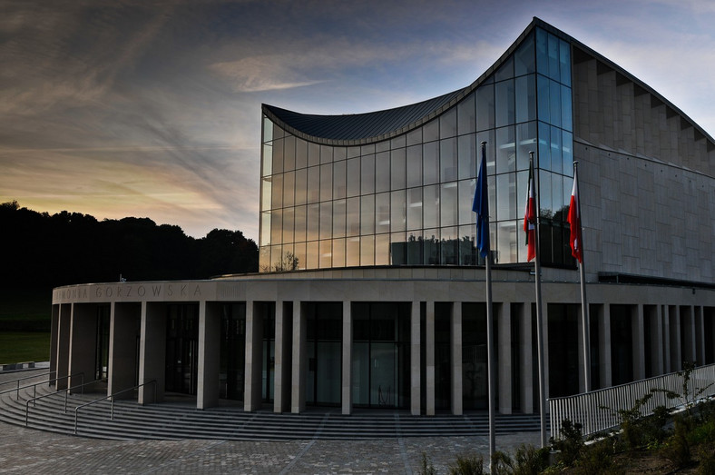 Gorzów Wielkopolski, nowoczesna bryła Filharmonii Gorzowskiej