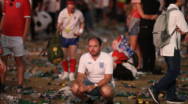 Hatalmas csalódottság az angolok arcán /Fotó: MTI/AP/Matt Dunham