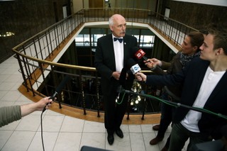 Stały trend: Kolejny sondaż daje ponad 5 proc. Korwin-Mikkemu w wyborach do PE