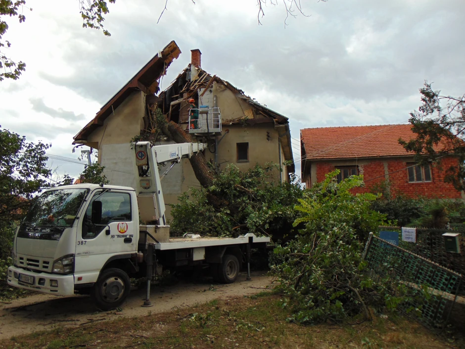 Brest pao na kuću u Donjem Međurovu