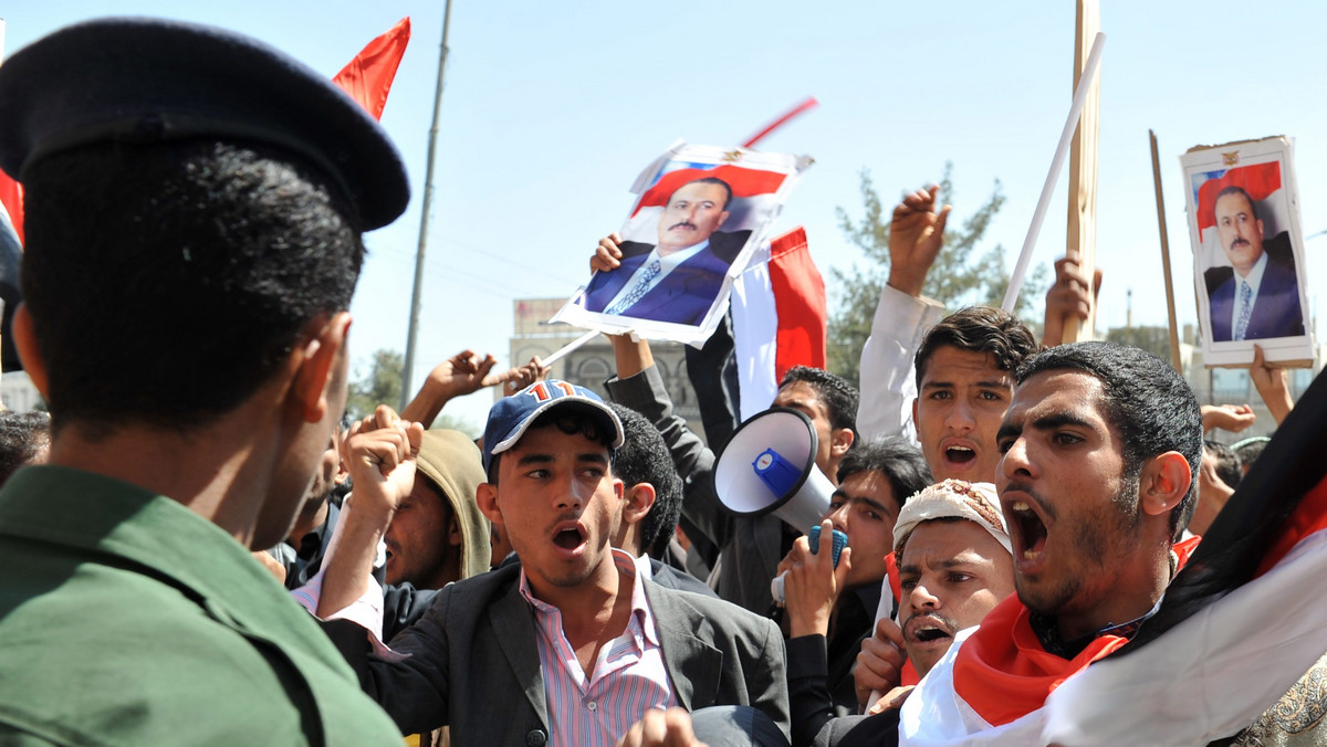 Dwóch demonstrantów zginęło podczas poniedziałkowych starć między uczestnikami protestu a policją w portowym Adenie na południu Jemenu - podały źródła w jemeńskich służbach bezpieczeństwa.