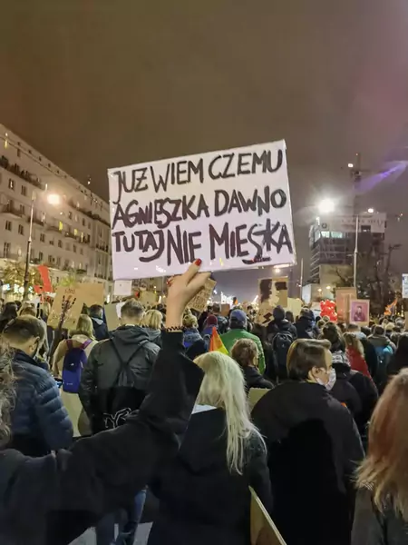 Strajk Kobiet &quot;Marsz na Warszawę&quot; po zaostrzeniu prawa aborcyjnego 
