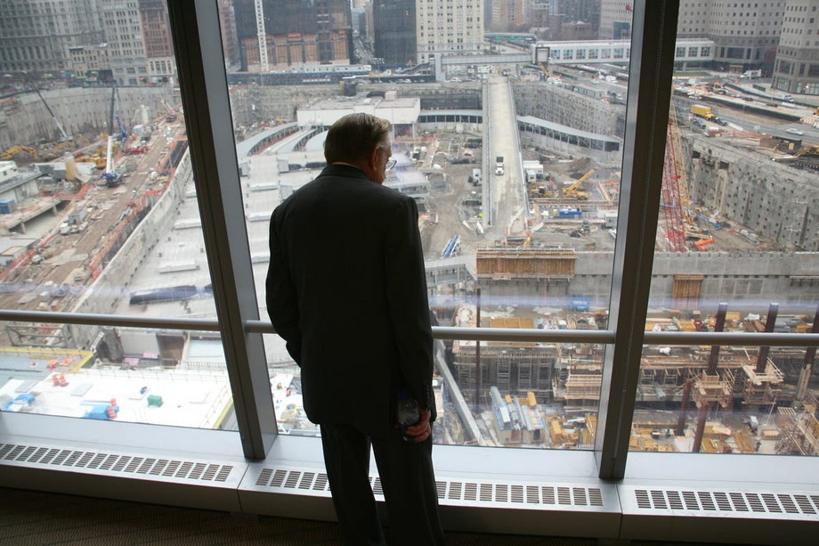 Silverstein patrzy na budowę z ukończonego w 2006 r. budynku 7 World Trade Center