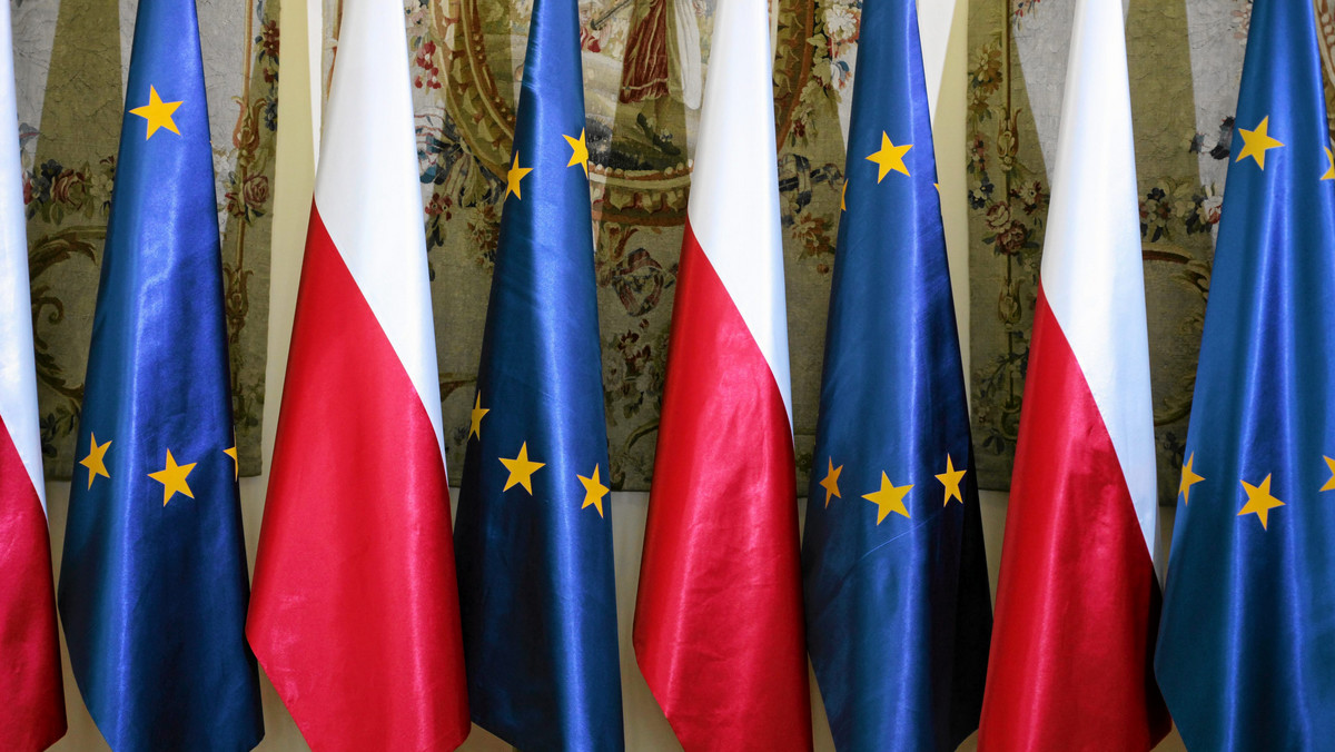 83 proc. badanych ocenia pozytywnie członkostwo Polski w Unii Europejskiej; negatywną opinię na ten temat ma 11 proc. ankietowanych - wynika z sondażu CBOS przeprowadzonego w związku z siódmą rocznicą przystąpienia Polski do UE.