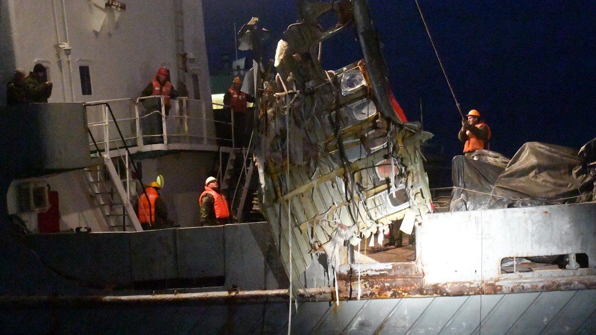 Tupolev Tu-154 wreckage recovered from Black Sea