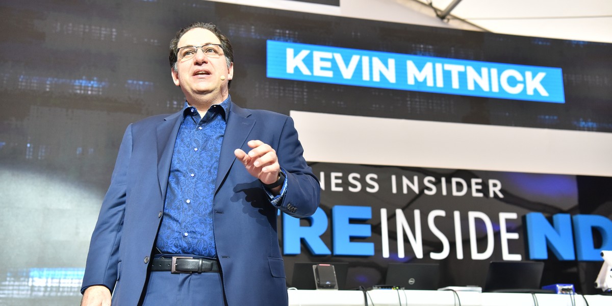 Kevin Mitnick podczas konferencji Business Insider Inside Trends powiedział, że początkowo nudziły go lekcje informatyki w szkole. Lubił za to robić innym kawały