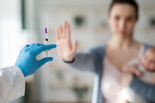 Quebec będzie chronił szpitale i szkoły przed antyszczepionkowcami