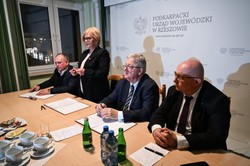 Protest w Medyce zawieszony. Podpisano porozumienie między ministrem rolnictwa i rolnikami