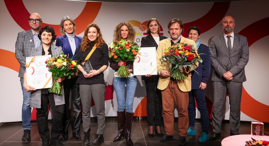 Laureaci w towarzystwie m.in. Renaty Granowskiej, wiceprezydent Wrocławia (trzecia z lewej).