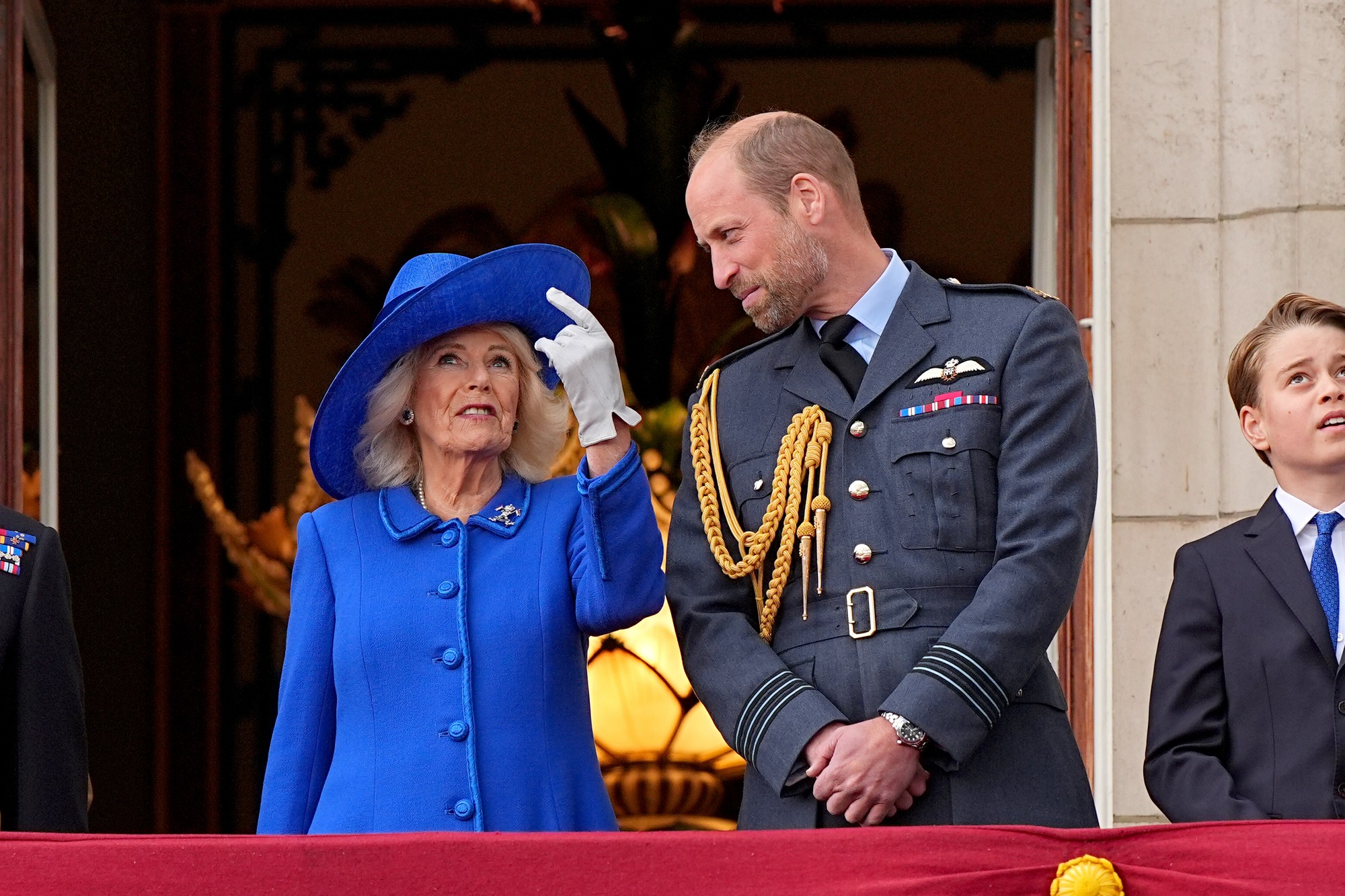 Britská kráľovná Kamila s princom Williamom.