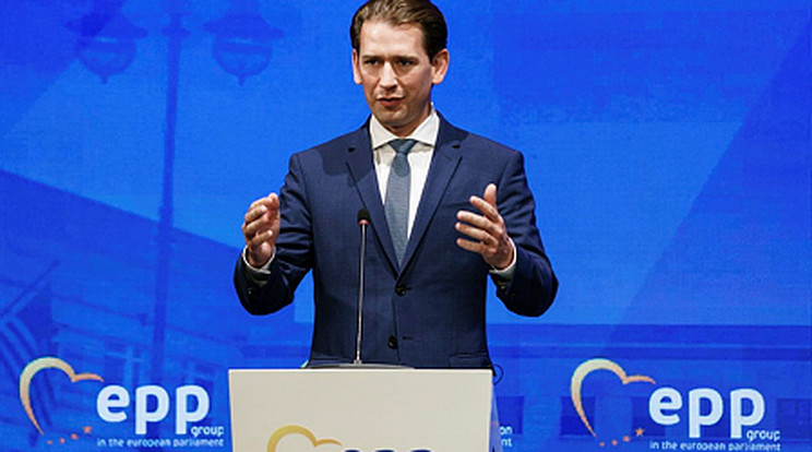 Sebastian Kurz osztrák kancellár beszédet mond az Európai Néppárt (EPP) európai parlamenti képviselőcsoportjának ülésén Berlinben 2021. szeptember 9-én /Fotó: MTI/EPA/Clemens Bilan