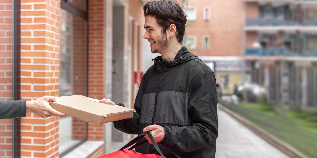 Platformą zatrudnienia są serwisy takie jak np. Uber, czy Uber Eats.