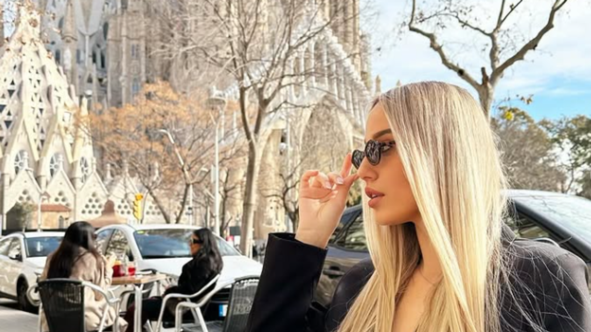 "TO MI JE REKAO PRED POČETAK FINALA" Pevačica je sestra našeg vaterpoliste Nikole Lukića: Ona mu je podrška u Areni  Kép