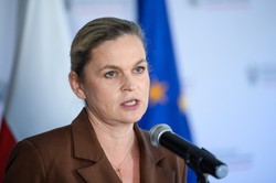 Ministra Nowacka zbulwersowana. "Namawiam Episkopat nie do wojny"