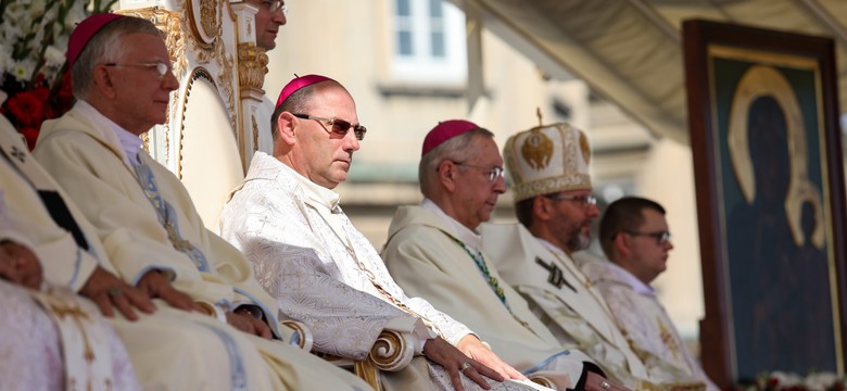 Prymas o słowach brata bp. Janiaka: Są raniące dla osób skrzywdzonych