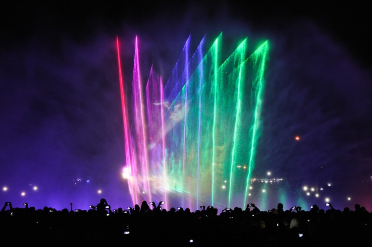 Pokaz 'Światła Wody' w Multimedialnym Parku Fontann