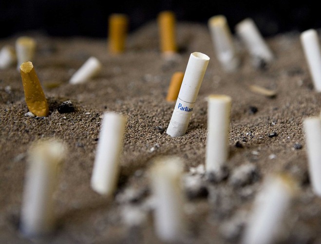 Koncern 3M, jeden z największych na świecie konglomeratów, który produkuje ponad 55 tysięcy produktów z przeróżnych branż, w tym branży tworzyw sztucznych i farmaceutycznej, pomaga swoim pracownikom rzucać palenie organizując specjalne programy walki z nałogiem. Wspiera też personel w zrzucaniu zbędnych kilogramów dopłacając do treningów. Osoby zatrudnione w firmie mogą też brać udział w zajęciach z zarządzania stresem. 3M oferuje pracownikom ubezpieczenia na życie i plany emerytalne, standardową opiekę medyczną i dentystyczną. Co więcej, rozszerza te benefity także na pracowników będących w związkach tej samej płci.