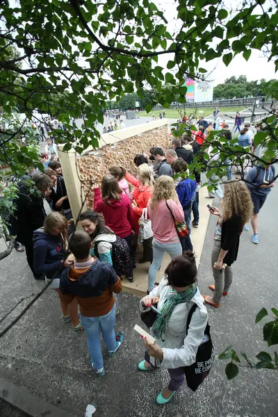 Instalacja &quot;Znikający mur&quot;, foto: Natalia Cheban